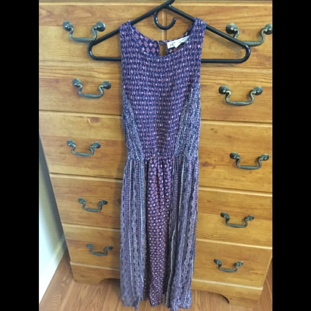Cute seersucker type printed midi dress.